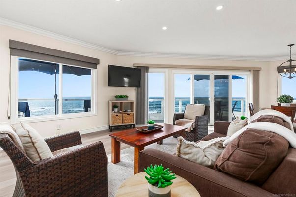 Interior, Living room, Recessed Lighting, Water, Wood Texture Flooring