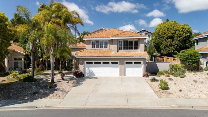 Attached, Exterior, Facade, Mediterranean