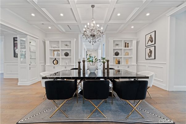 Chandelier, Dining room, Interior, Recessed Lighting, Wood Texture Flooring