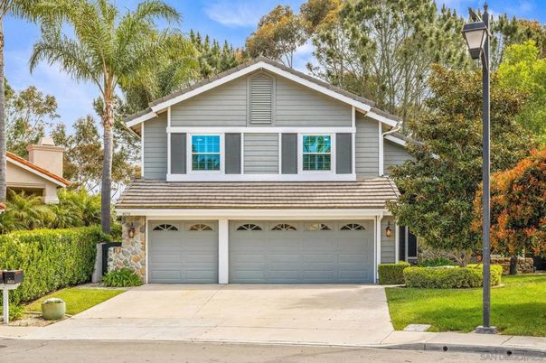 Attached, Exterior, Facade, American Craftsman