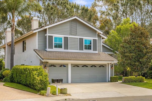 Attached, Exterior, Facade, American Craftsman