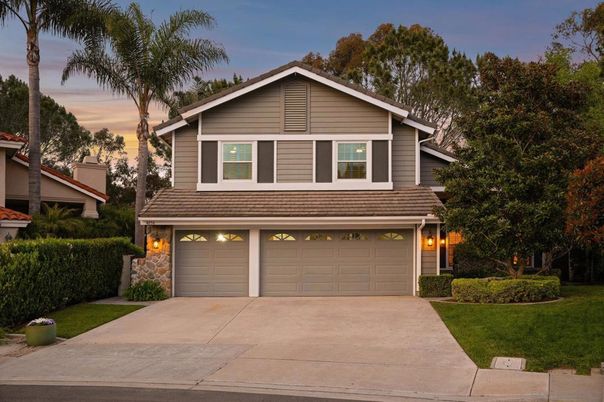 Attached, Exterior, Facade, American Craftsman