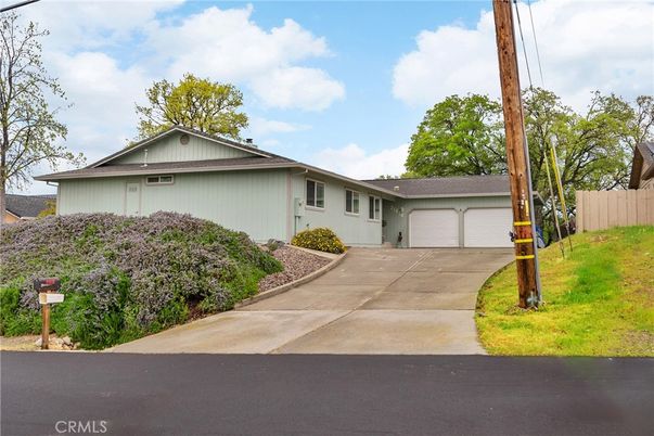 Attached, Exterior, Facade, Ranch