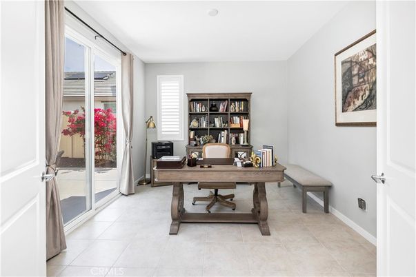 Home Office, Interior