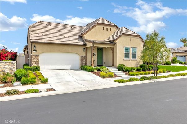 Attached, Exterior, Facade, Mediterranean