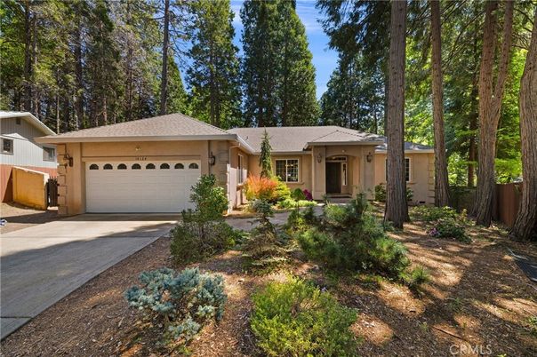 Attached, Exterior, Facade, Ranch