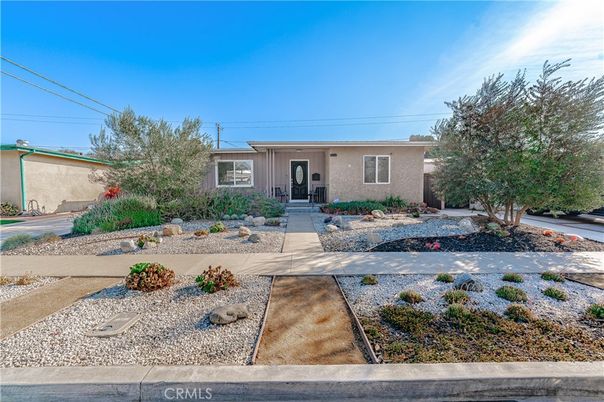 Exterior, Facade, Ranch