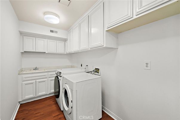 Interior, Washer, Wood Texture Flooring