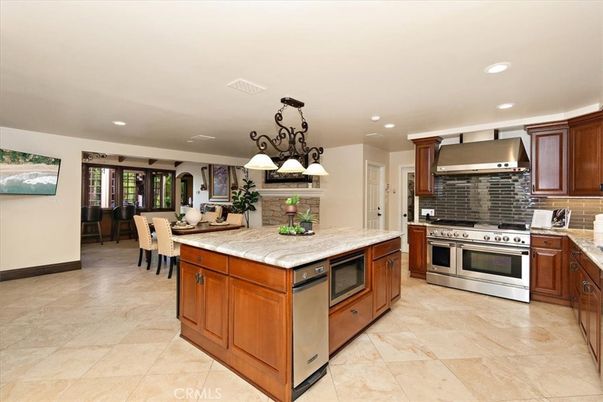 Chandelier, Dining room, Interior, Kitchen, Recessed Lighting, Stainless Steel Appliances