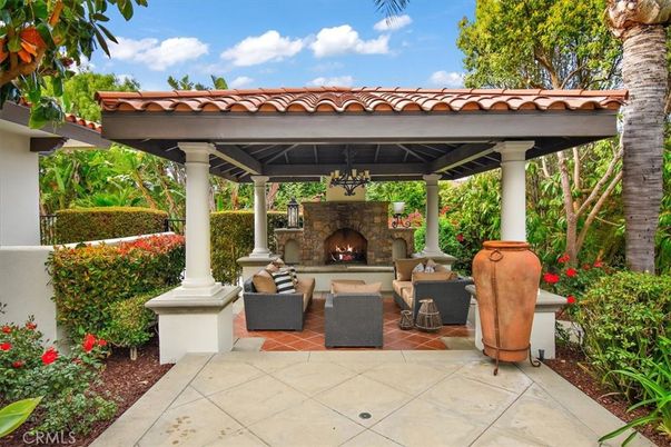Exterior, Fireplace