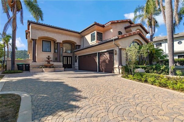 Attached, Exterior, Facade, Mediterranean