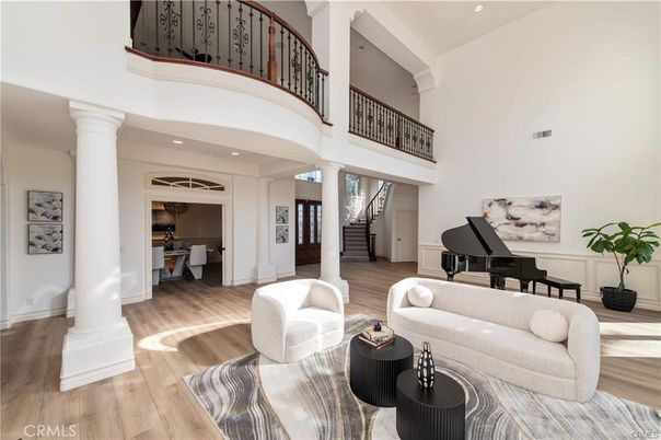 Interior, Living room, Piano, Recessed Lighting, Wood Texture Flooring