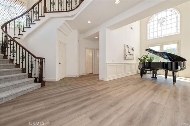 Interior, Piano, Recessed Lighting, Wood Texture Flooring