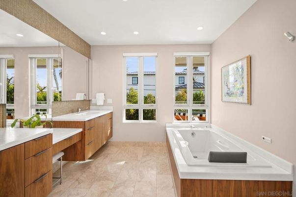 Bathroom, Dual Sink Vanities, Interior, Recessed Lighting