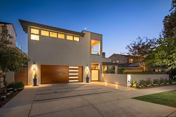 Attached, Exterior, Facade, Modern