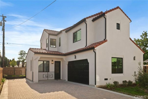Attached, Exterior, Facade, Spanish Mediterranean