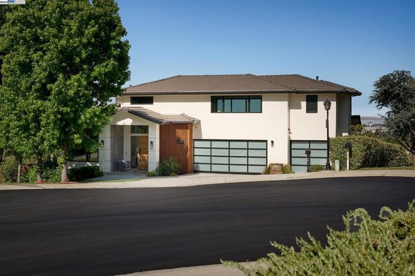 Attached, Exterior, Facade, Modern
