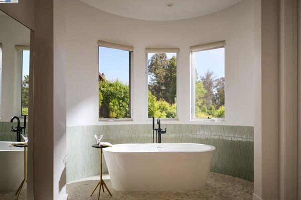 Bathroom, Free Standing Baths, Interior