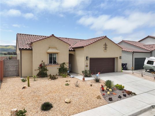 Attached, Exterior, Facade, Spanish Mediterranean