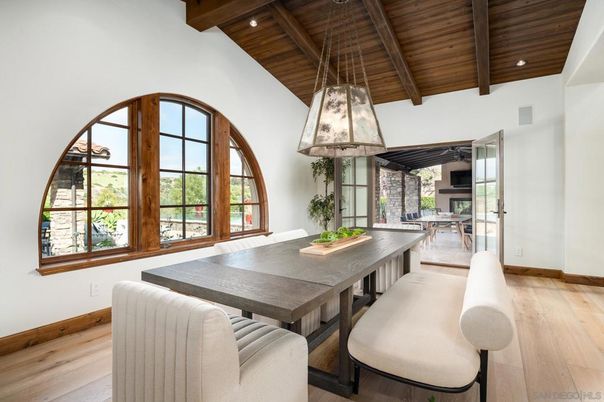 Dining room, Interior, Pendant Lights, Recessed Lighting, Wooden Beams, Wooden Ceilings, Wood Texture Flooring