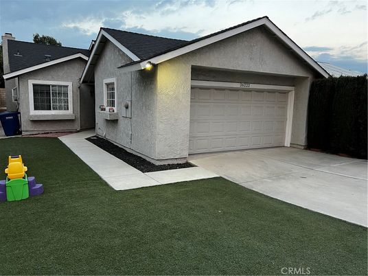 Attached, Exterior, Facade, American Craftsman