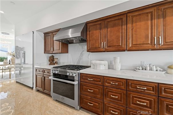 Dining room, Interior, Kitchen, Recessed Lighting, Stainless Steel Appliances