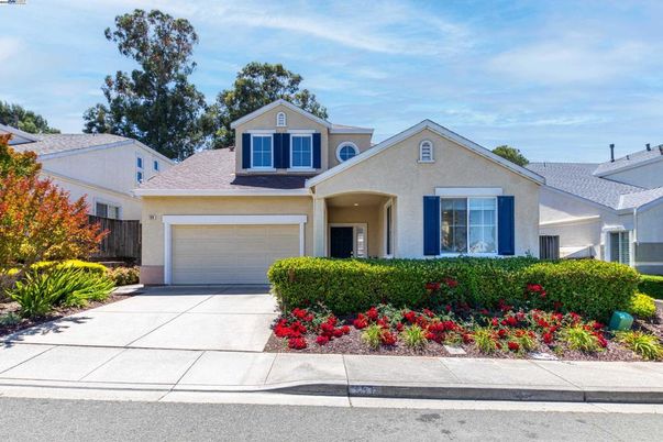 Attached, Exterior, Facade, Ranch