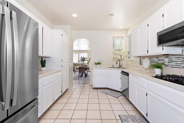 Dining room, Interior, Kitchen, Recessed Lighting, Stainless Steel Appliances