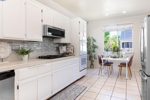 Dining room, Interior, Kitchen, Recessed Lighting, Tile Countertops