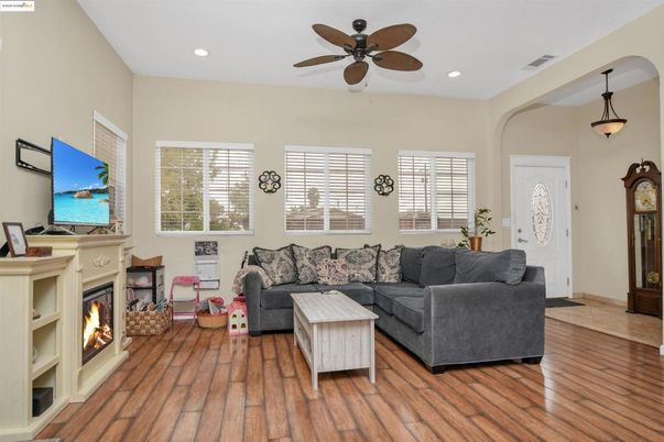 Fireplace, Interior, Living room, Pendant Lights, Recessed Lighting, Wood Texture Flooring