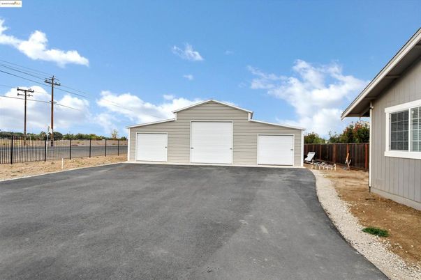 Detached Garage, Exterior