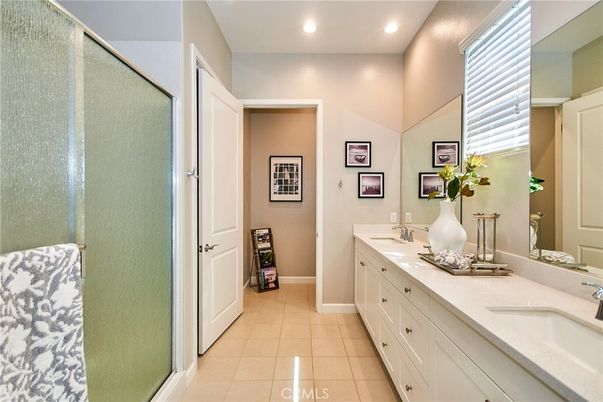 Bathroom, Dual Sink Vanities, Interior, Recessed Lighting