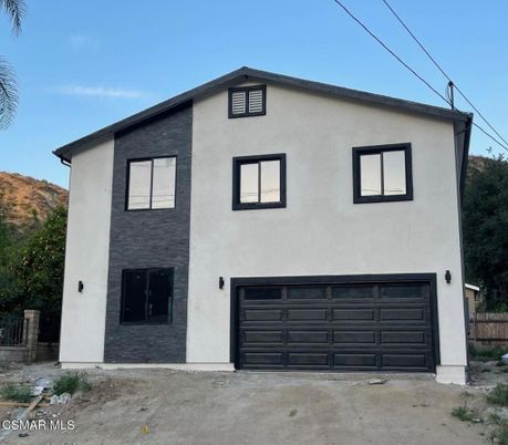 Attached, Exterior, Facade, Modern