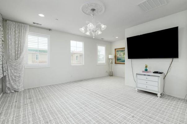 Chandelier, Empty room, Interior, Recessed Lighting
