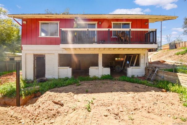 Exterior, Facade, Raised Ranch