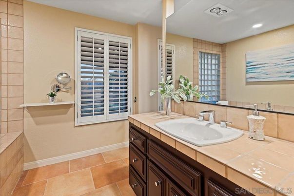 Bathroom, Interior, Recessed Lighting, Tile Countertops