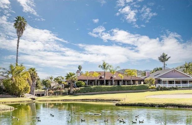 Exterior, Lake
