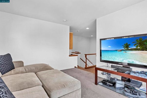 Interior, Projection Screen, Recessed Lighting