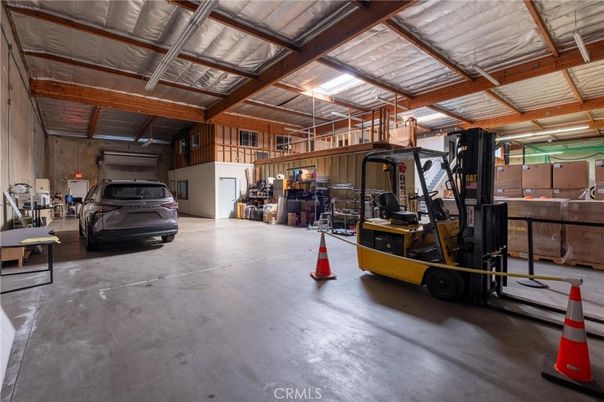 Fitness Equipment, Garage, Interior, Wooden Beams