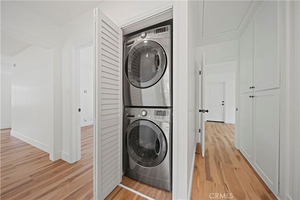Interior, Utility Closets, Washer, Wood Texture Flooring