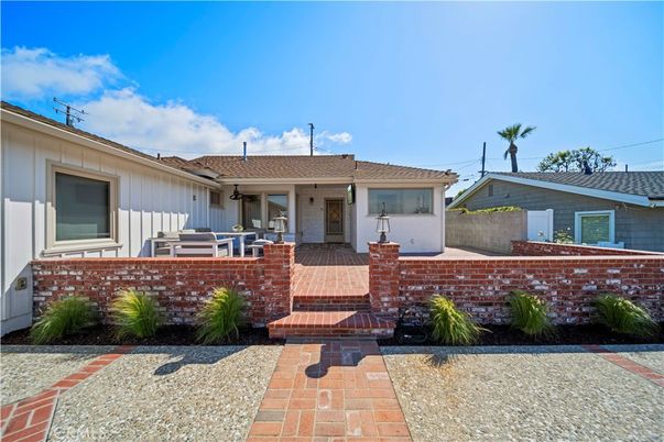 Exterior, Facade, Ranch