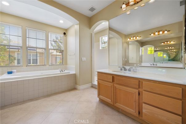 Bathroom, Dual Sink Vanities, Interior, Recessed Lighting