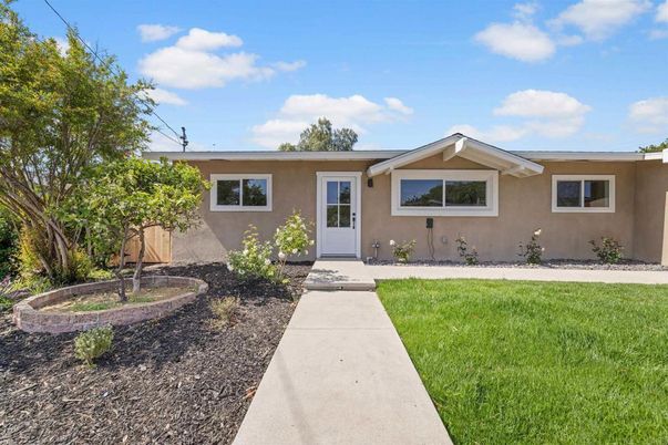 Backyard, Exterior, Facade, Ranch