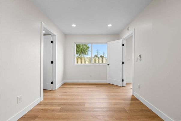 Empty room, Interior, Recessed Lighting, Wood Texture Flooring
