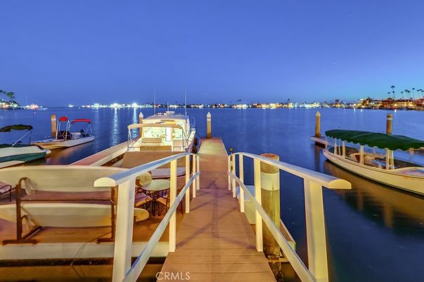 Exterior, Lake