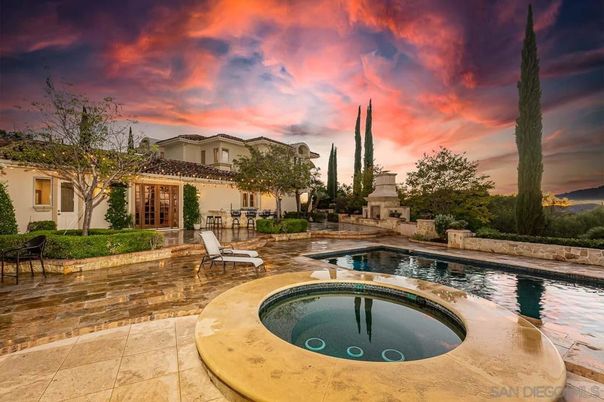 Exterior, Fireplace, Pool