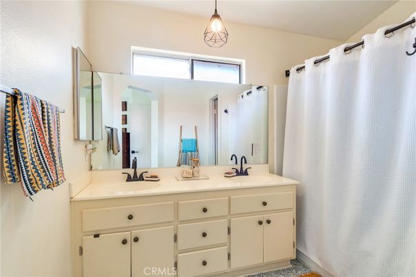 Bathroom, Dual Sink Vanities, Interior, Pendant Lights