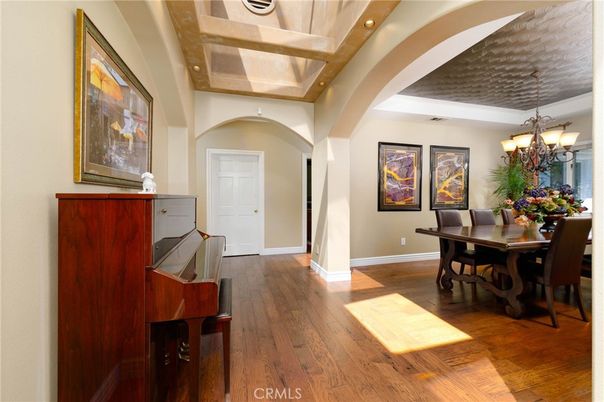 Chandelier, Dining room, Interior, Piano, Recessed Lighting, Wood Texture Flooring