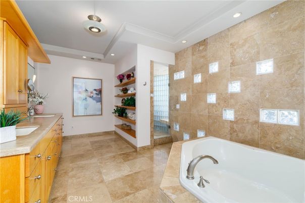 Bathroom, Dual Sink Vanities, Interior, Recessed Lighting