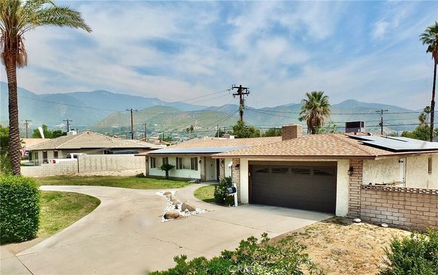Attached, Exterior, Facade, Solar Panels, Ranch